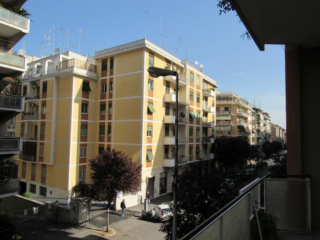 Pianeta Roma 127 Bed & Breakfast Bagian luar foto